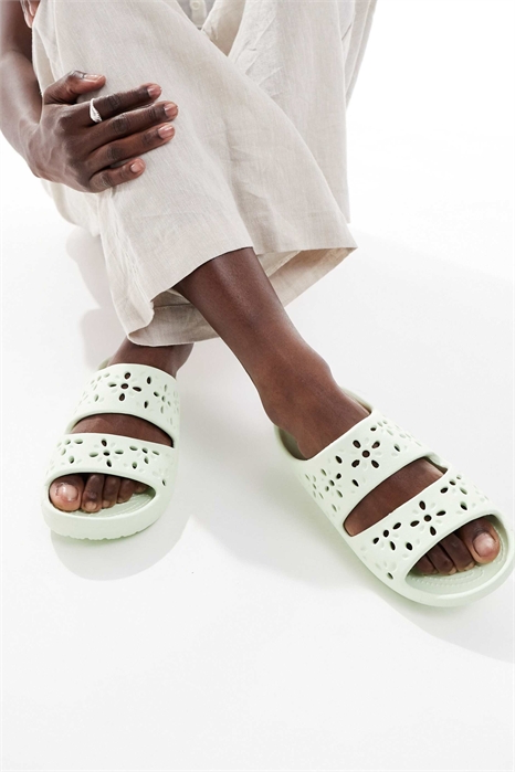 Классические сандалии с цветочным вырезом артикул 141306122