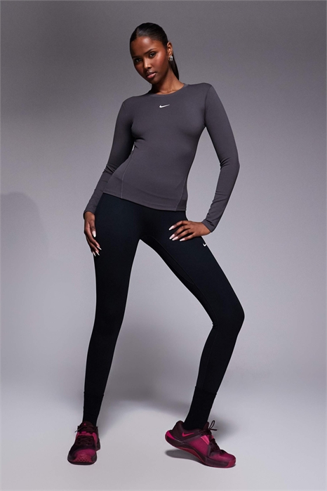 Облегающая футболка с длинным рукавом Nike One Training Dri-FIT артикул 150000157