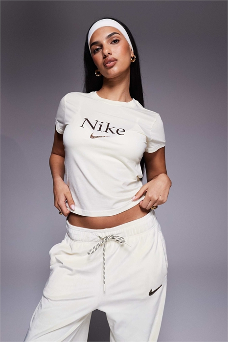 Стильная футболка с логотипом артикул 149954322