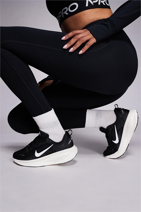 Кроссовки Vomero 18 артикул 142681638