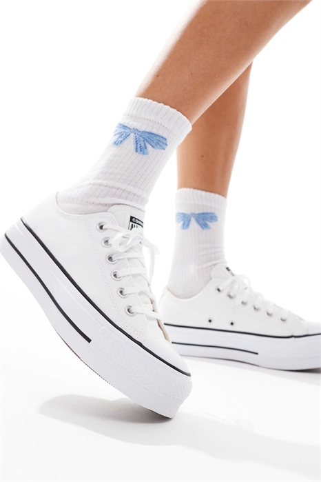 Кроссовки Chuck Taylor All Star Lift Ox Wide Fit на платформе артикул 133484680