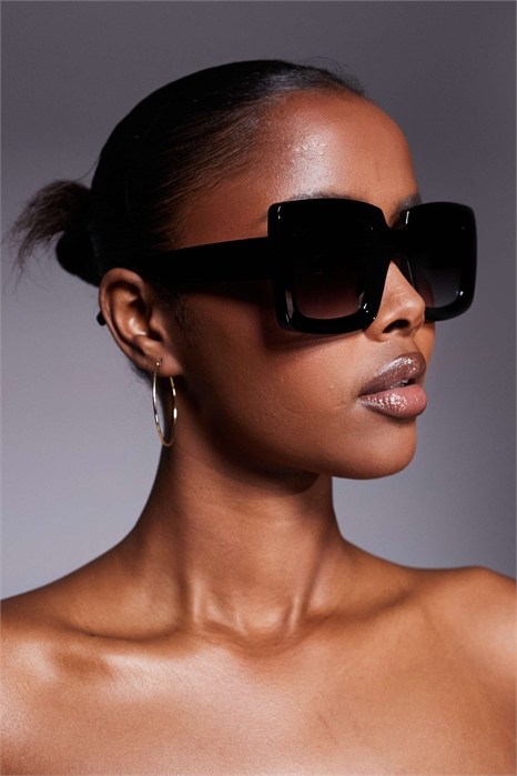 Эксклюзивные солнцезащитные очки с крупной квадратной оправой артикул 153150546