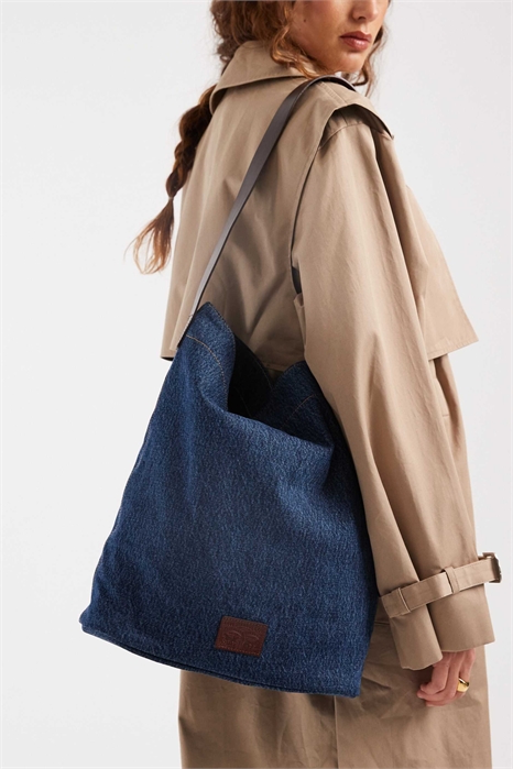 Сумка из джинсовой ткани в форме ведра с ручкой через плечо артикул 150176383