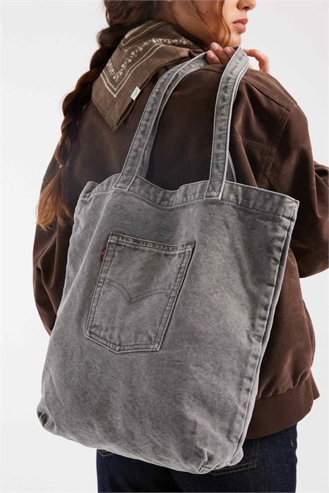 Сумка-тоут из денима с задним карманом артикул 150176385