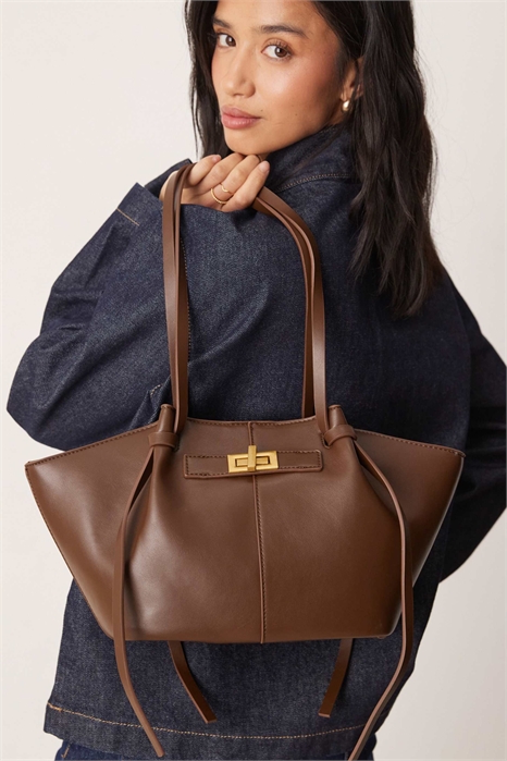 Небольшая сумка-тоут из искусственной кожи с ремешком и элементами клатча артикул 140827375