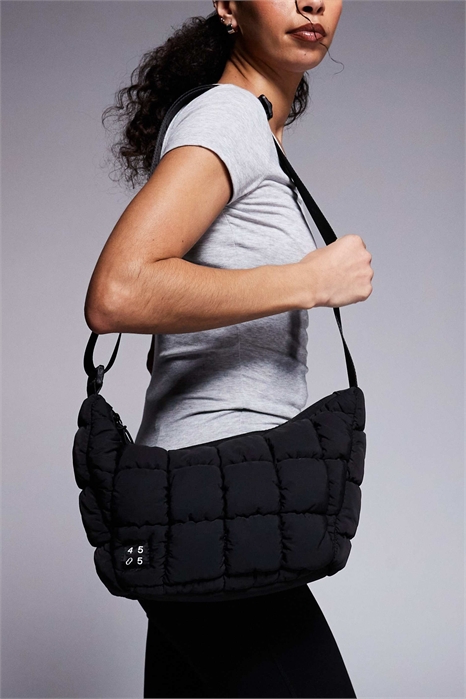 Сумка-слинг из стеганого тканого материала с внутренним карманом на молнии артикул 150743191