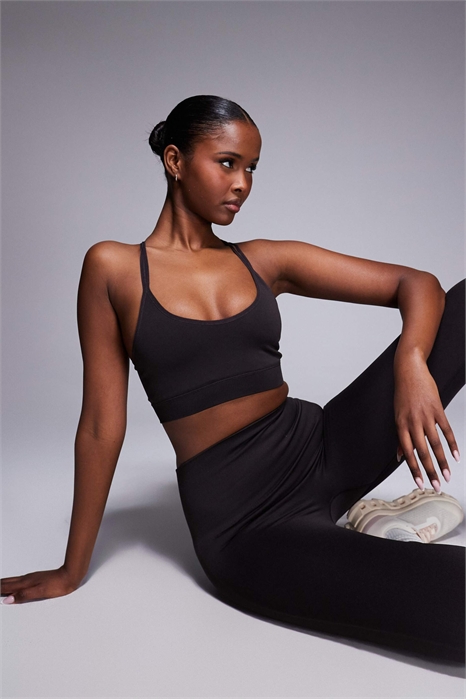 Спортивный бюстгальтер со средней степенью поддержки, без швов, с несколькими бретелями и съемными вставками артикул 154333218