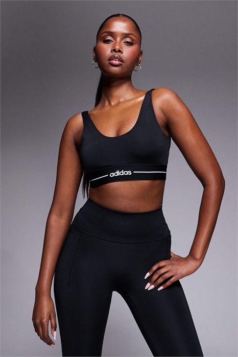 Спортивный бюстгальтер adidas Training Hyperglam с линейной конструкцией и низкой степенью поддержки артикул 150043843