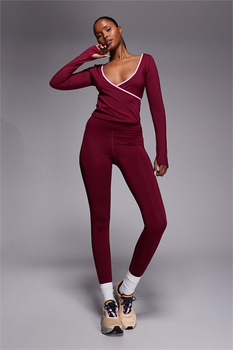 Топ с V-образным вырезом и длинными рукавами артикул 155336325