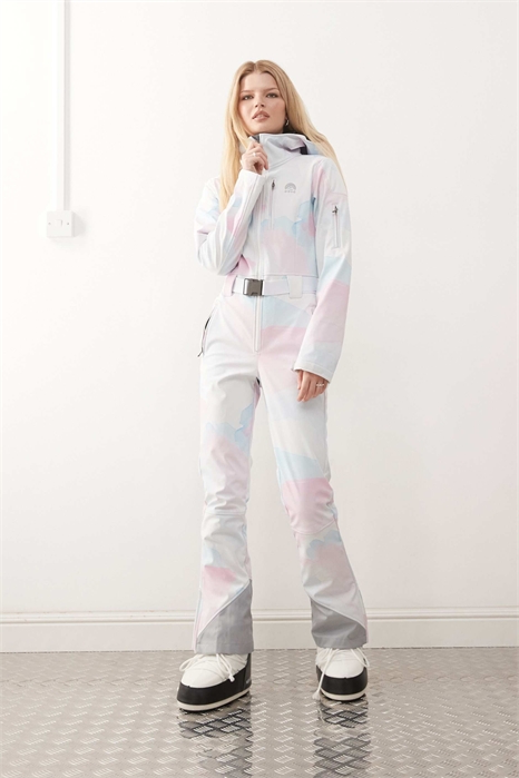 Стильный лыжный костюм — акварель артикул 153767472