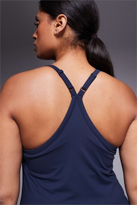 Мягкая на ощупь майка для йоги Curve Icon с встроенным бюстгальтером и регулируемыми бретелями артикул 151735765