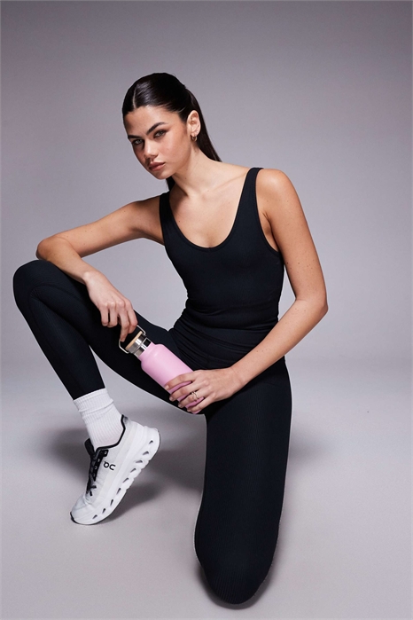 Жилет из мягкой ребристой ткани с встроенным бюстгальтером артикул 147510277