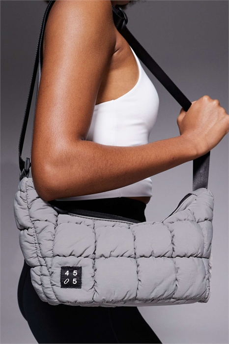 Сумка-слинг из стеганого тканого материала с внутренним карманом на молнии артикул 150743193