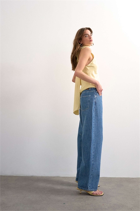 Джинсы с завышенной талией и расклешенными брючинами артикул 153921909