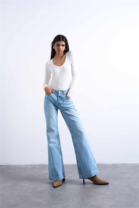 Джинсы Pippa средней посадки из эластичного материала с расклешенным кроем артикул 149616986