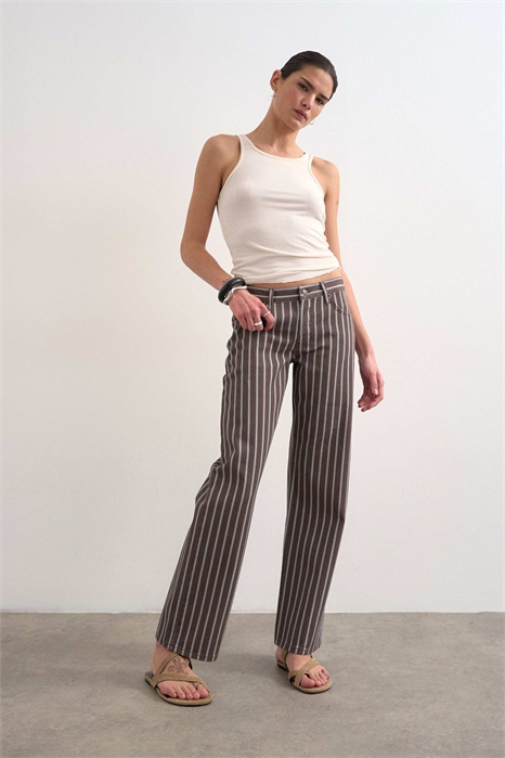 Джинсы Ember с низкой посадкой и прямыми брючинами артикул 152119091