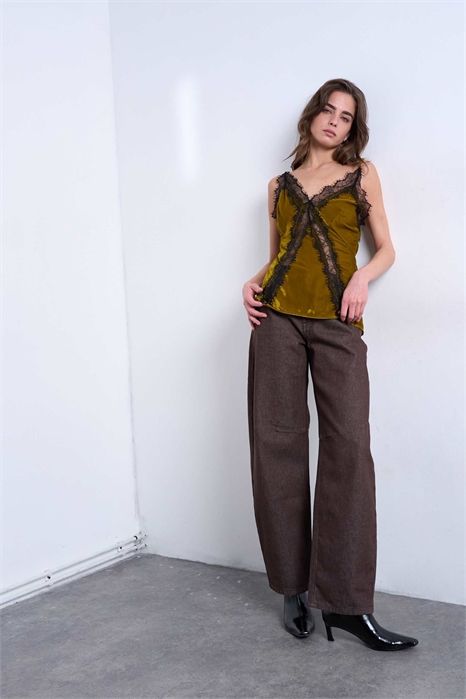 Джинсы с завышенной талией и расклешенными брючинами артикул 153746896