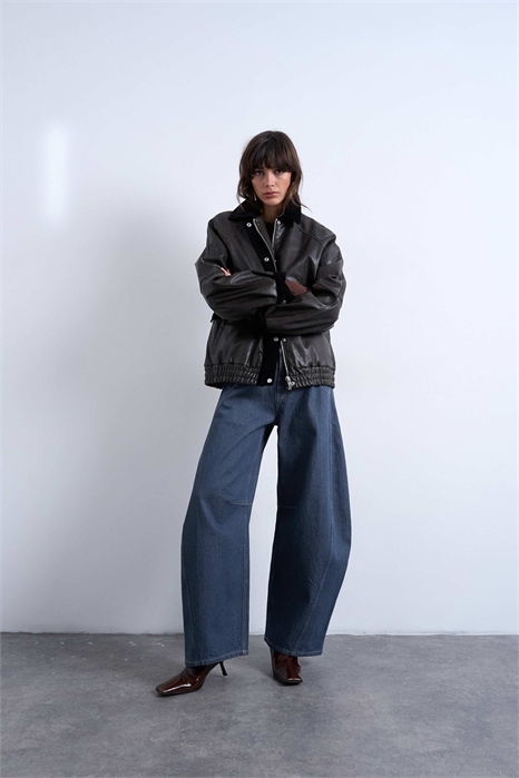 Джинсы с высокой талией и расклешенными брючинами артикул 153817055