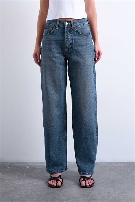 Джинсы средней посадки с широкими брючинами артикул 144641880