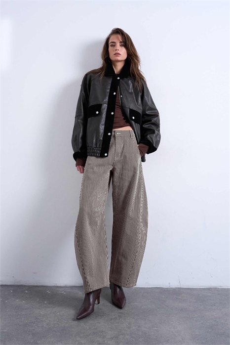 Джинсы-бочки средней посадки с подкосом артикул 153817058