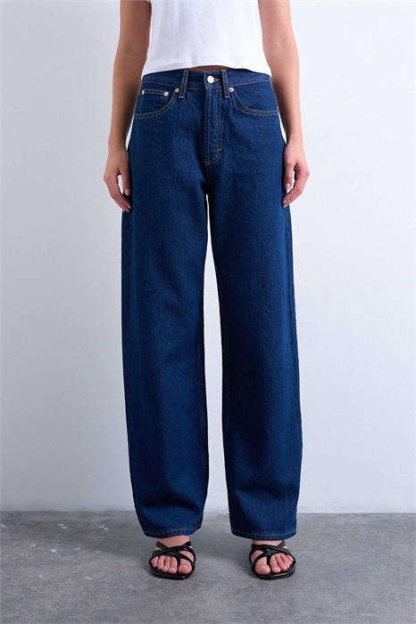 Джинсы средней посадки с широкими брючинами артикул 149629143