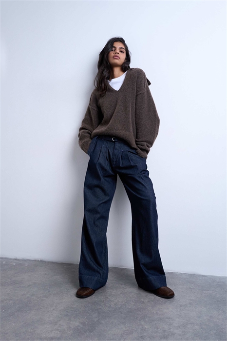 Джинсы с высокой талией и ремнем, скроенные по фигуре артикул 151337555