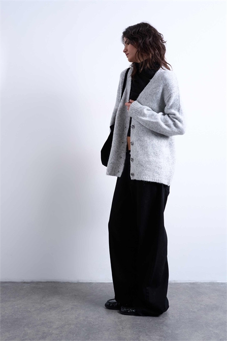 Простой вязаный кардиган удлиненного кроя артикул 142541506