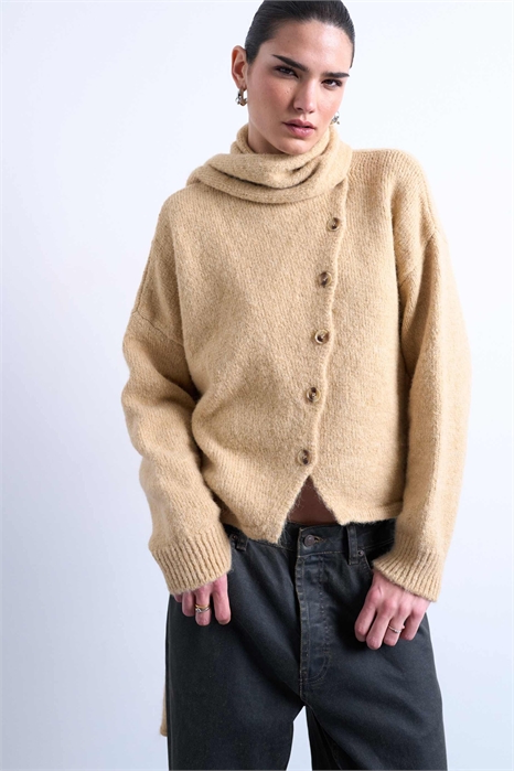 Вязанный асимметричный кардиган со шарфом артикул 154083531