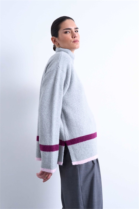 Свитер с полосками артикул 154852193