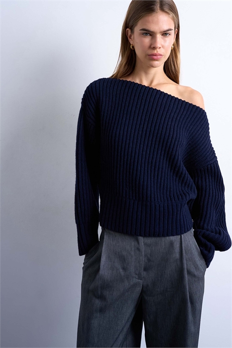 Свитер с V-образным вырезом артикул 149004410