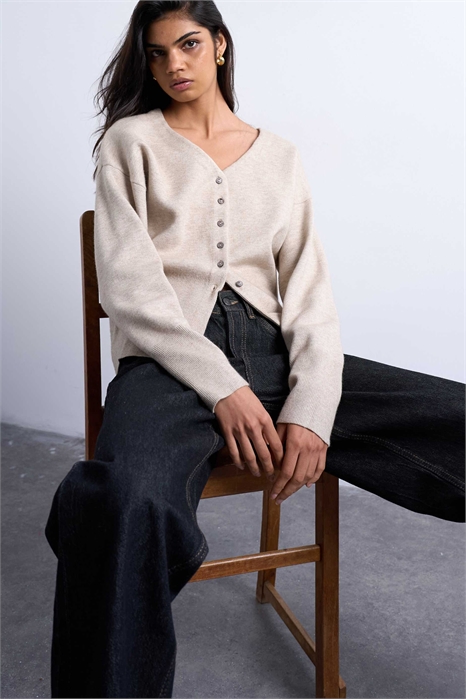 Вязаный кардиган с V-образным вырезом, удлиненным кроем и затягивающейся талией артикул 147257527