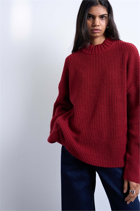Вязаный свитер оверсайз с широким горлом и ребристой отделкой артикул 142542037
