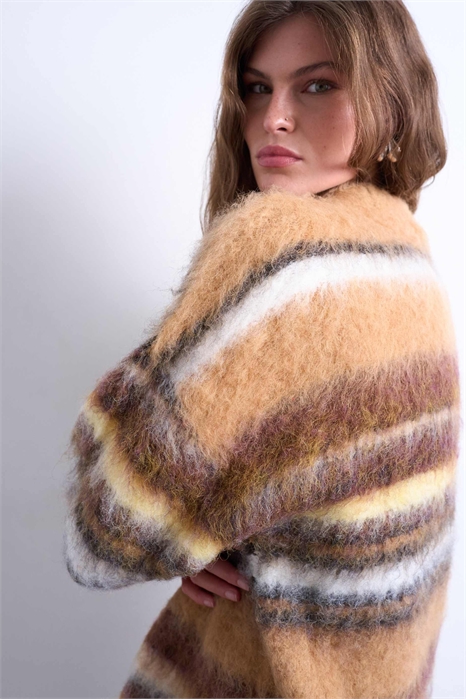 Вязаный свитер оверсайз в полоску артикул 142659556