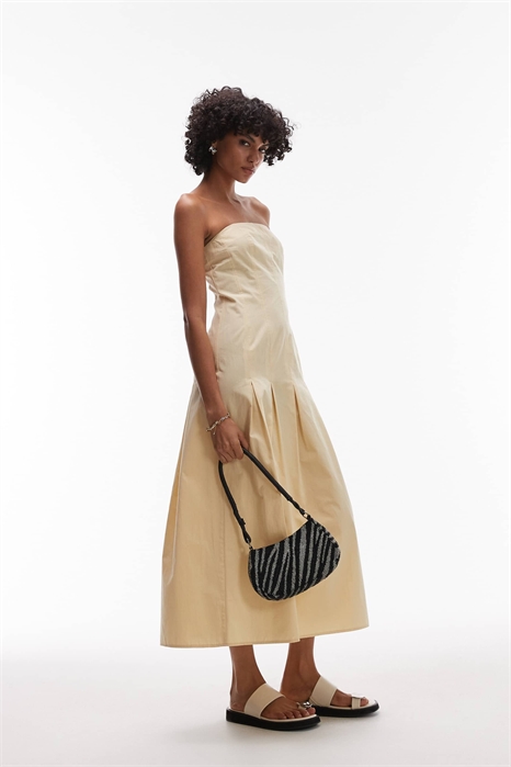 Платье-миди с обтягивающим лифом и декоративными швами артикул 146835522