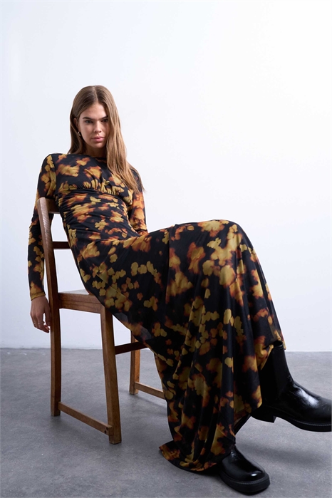 Макси-платье с длинными рукавами и нечетким цветочным принтом артикул 152228742