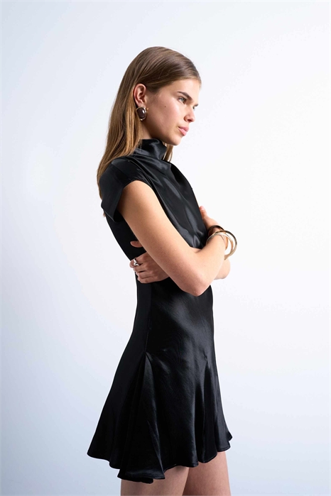 Платье из атласа с расклешенными рукавами артикул 148920557