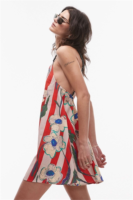 Мини-платье с отложными рукавами, с принтом и ремешком из бисера артикул 141108349