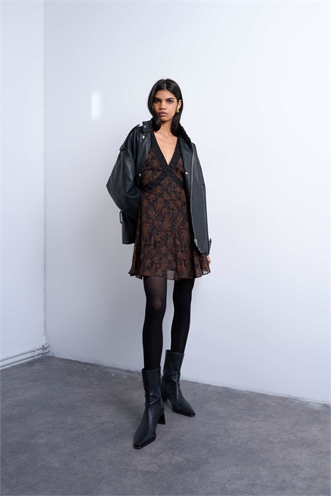 Мини-платье с длинными рукавами и кружевной отделкой артикул 149616984