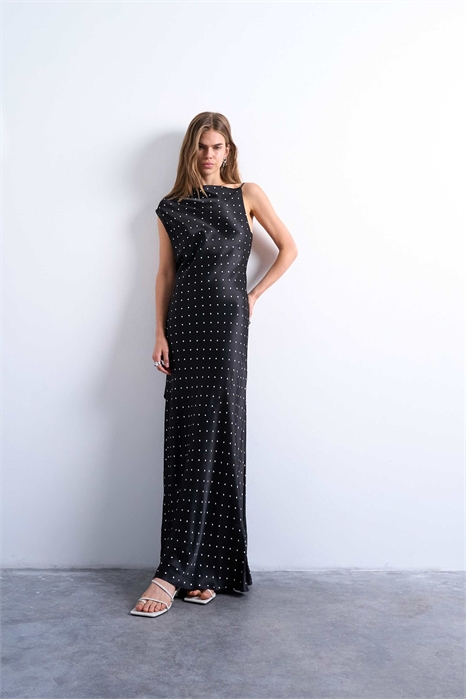 Платье средней длины с рюшами по бокам и драпировкой на спине артикул 149423086