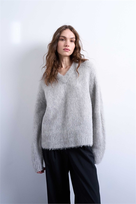 Свитер из альпаки премиум-класса с V-образным вырезом и пушистой текстурой артикул 143752132