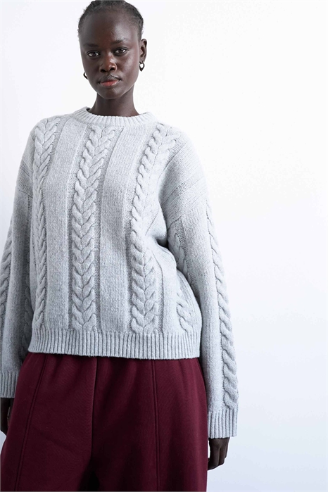 Свитер свободного кроя с косами и широкой резинкой артикул 142541738