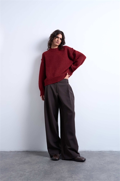 Свитер из шерстяной смеси с пушистой отделкой и открытыми швами артикул 142542047