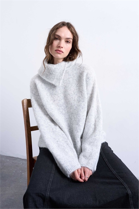 Свитер с воротником-воронкой из трикотажа артикул 142541367