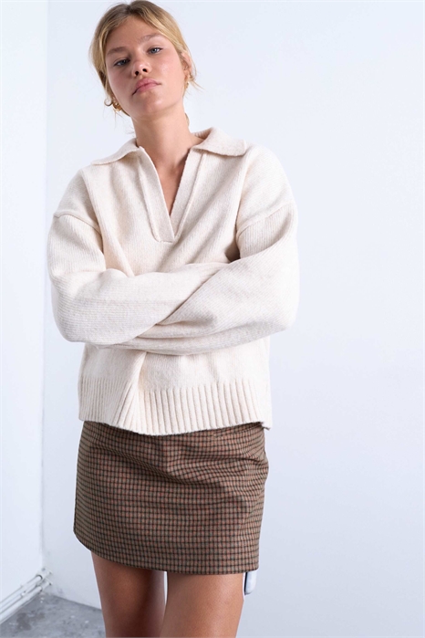 Свитер с V-образным вырезом артикул 143240409