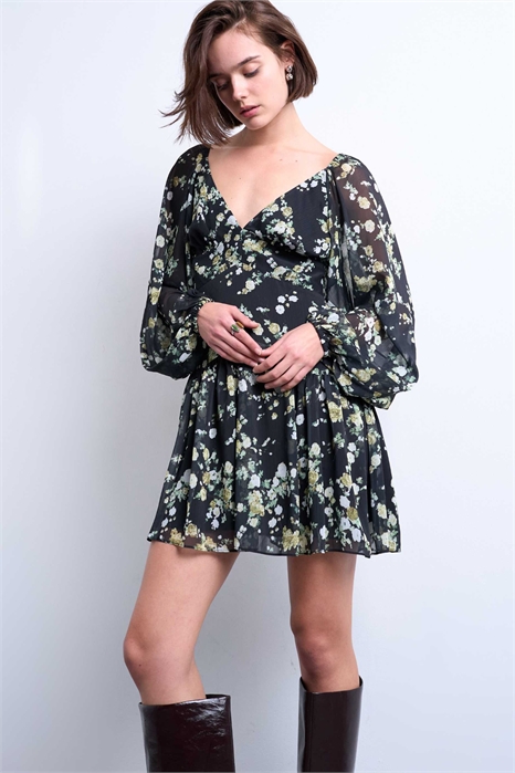 Мини-платье в стиле «ти» с рукавами-буфантами артикул 149998748