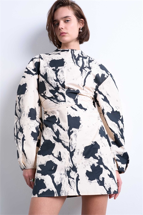 Мини-платье с рукавами-балонами и зауженной талией артикул 147867415