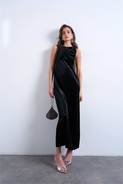 Макси-платье из бархата с высоким воротником и открытой спиной артикул 151419332