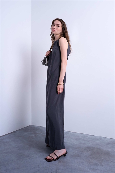 Платье средней длины из купро с высоким воротником и открытой спиной артикул 148195667