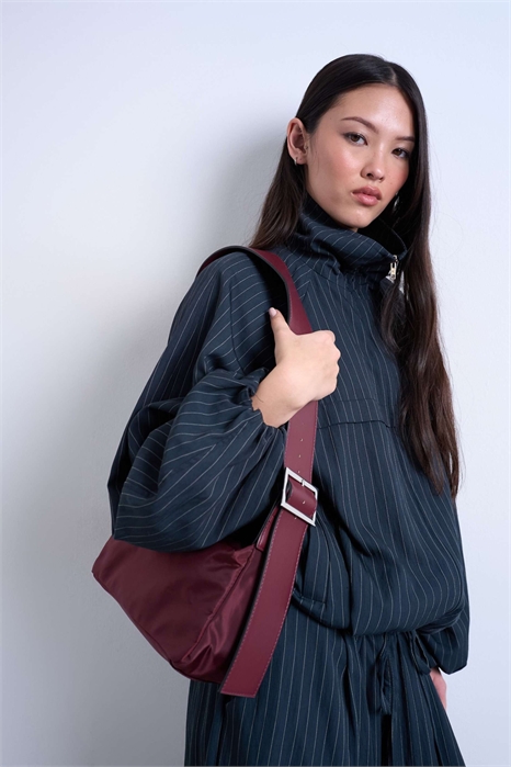 Сумка через плечо из нейлона Kyliemedium с контрастным ремнем артикул 147700400