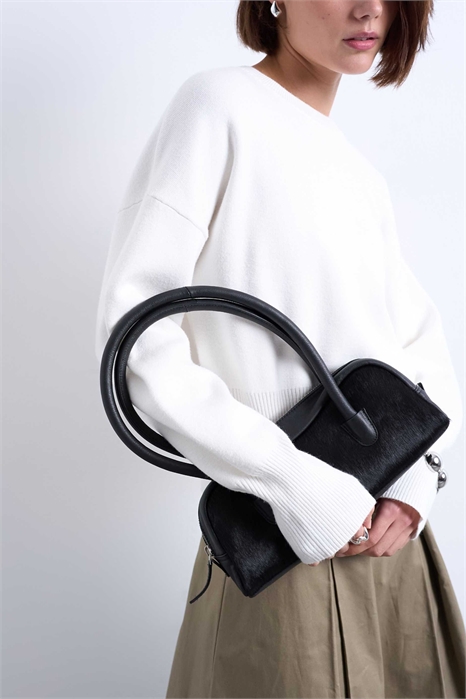 Кожаная сумка-боулер Sullivan с небольшим меховым бантом на плече артикул 148258777